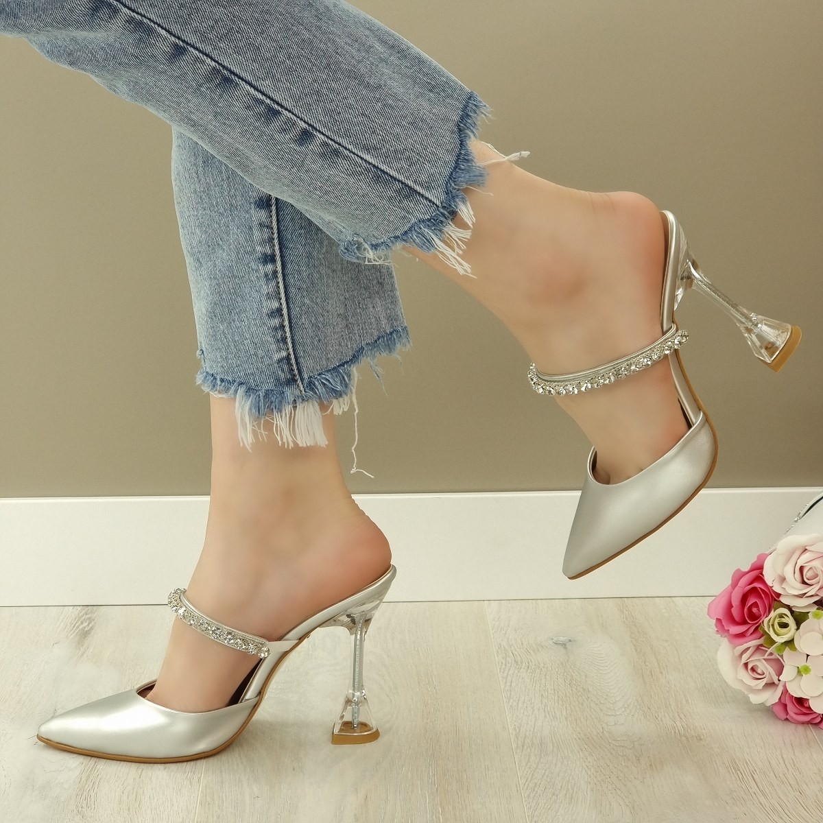 Pantofi Dama Argintii Cu Toc Subtire Istas